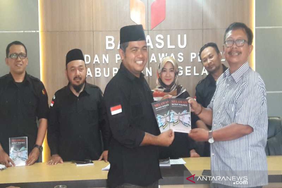 Bawaslu Magelang luncurkan buku "Melawan Money Politics"