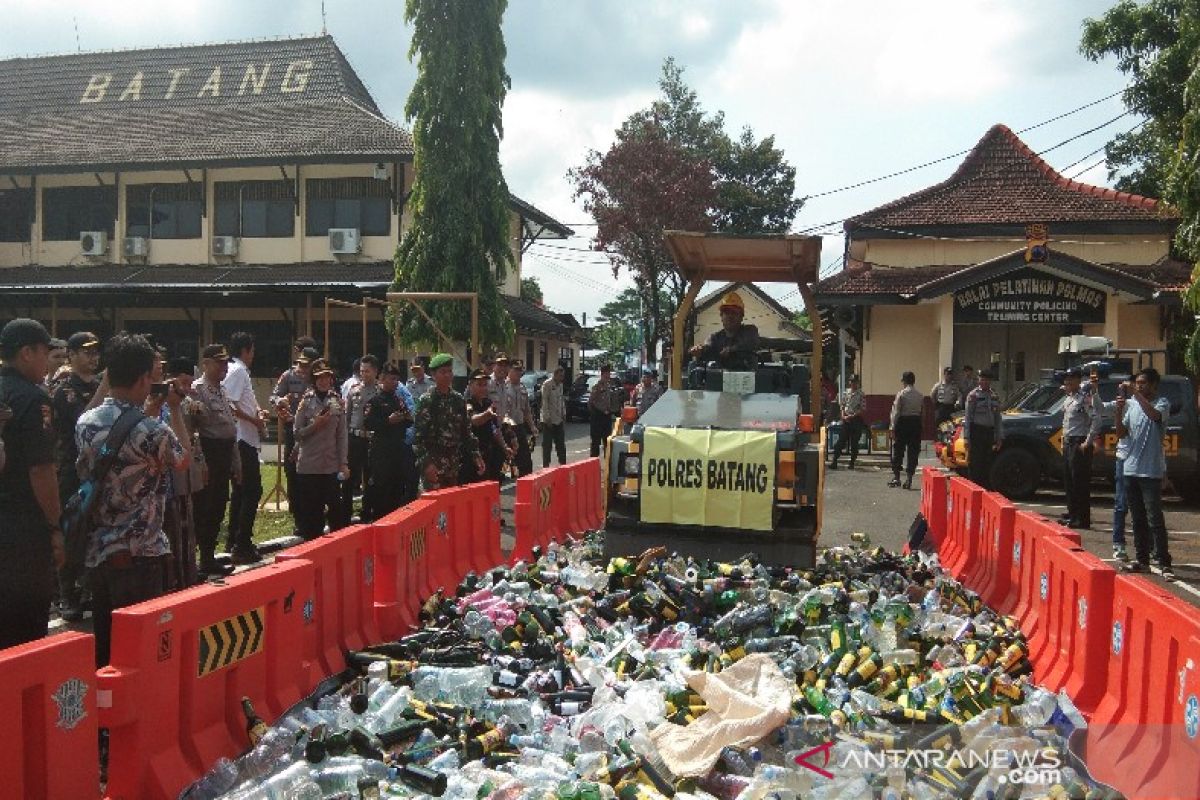 Polres Batang Jateng musnahkan 5.538 botol beralkohol