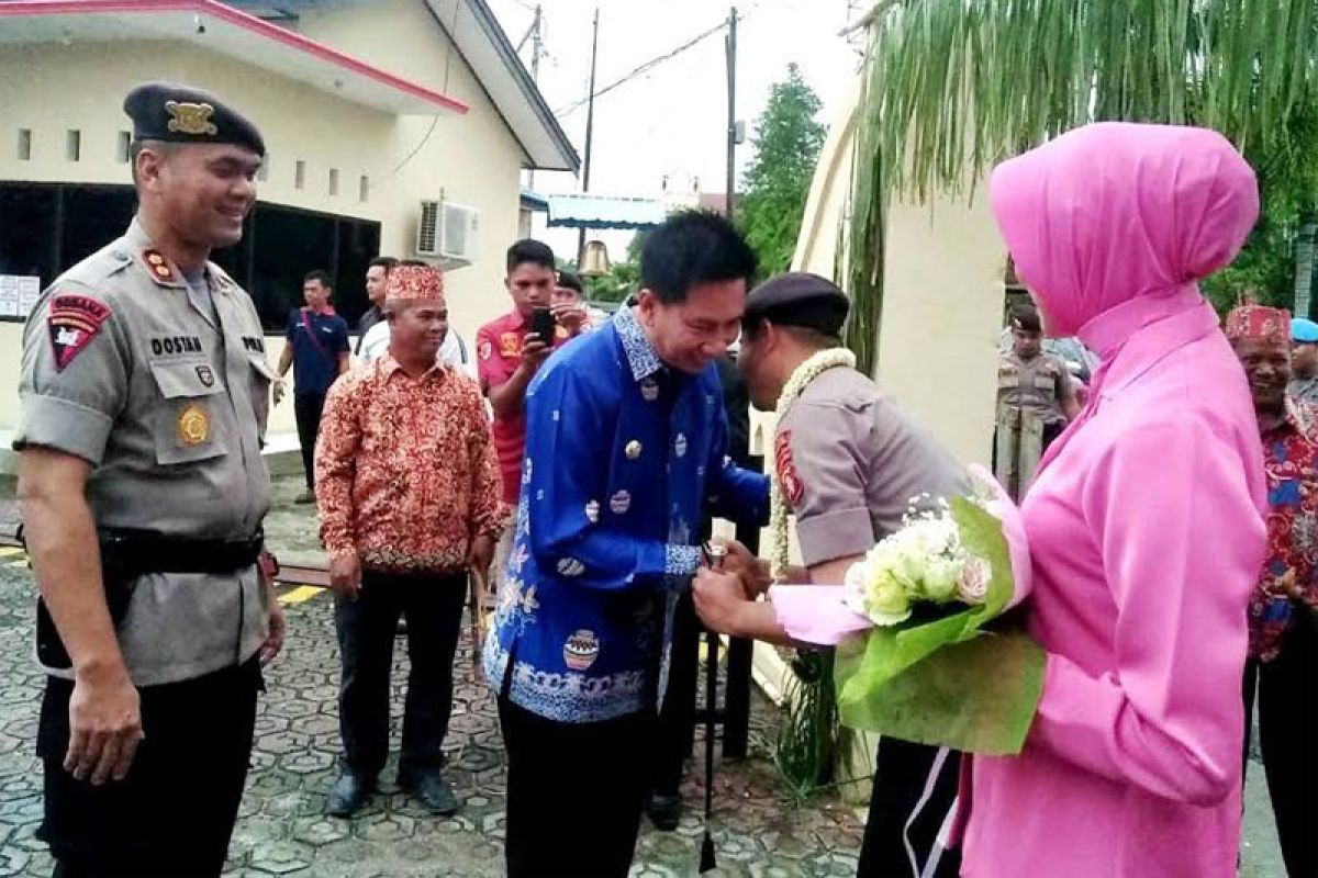 AKBP Dodo Hendro Kusuma disambut potong hompong