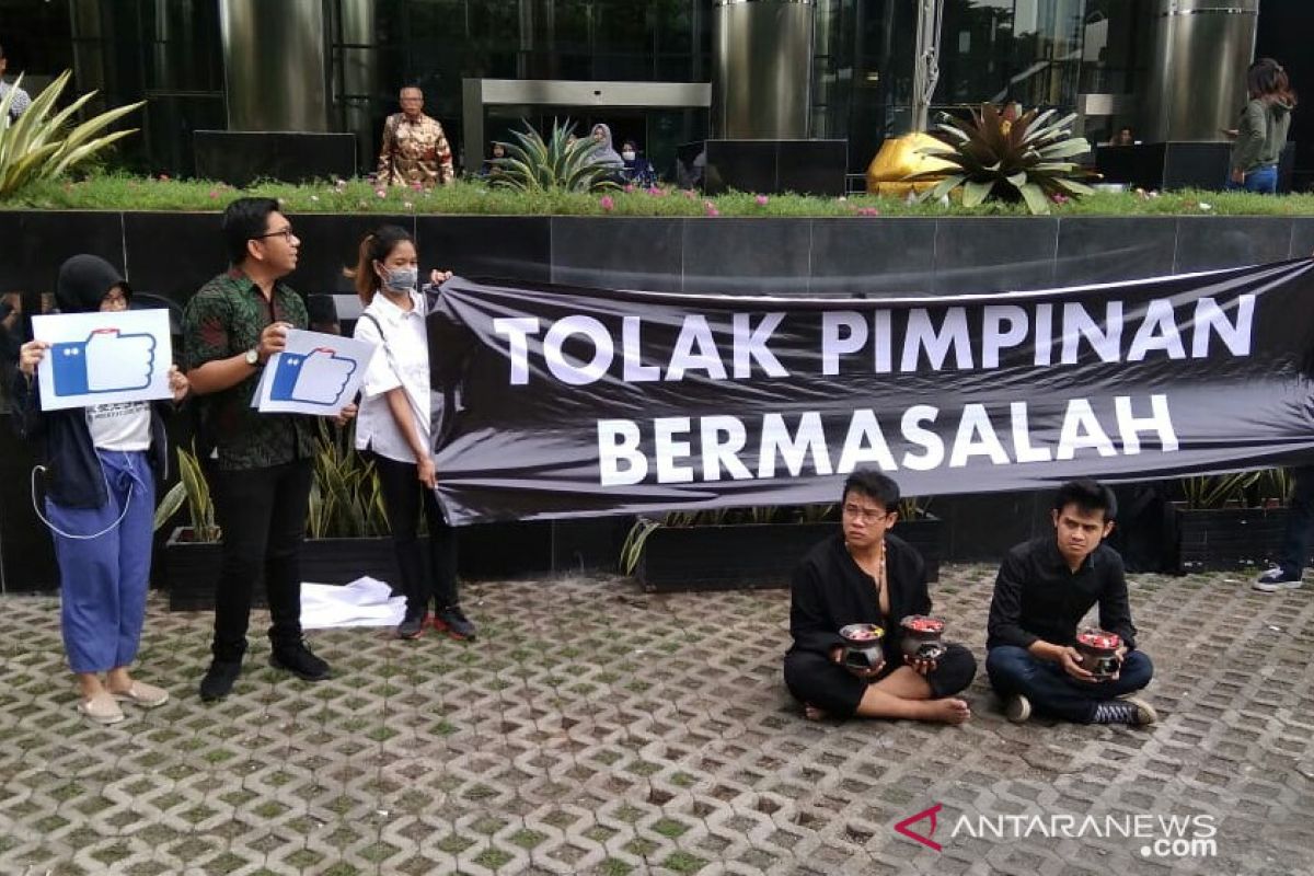 ICW tolak kehadiran pimpinan KPK bermasalah