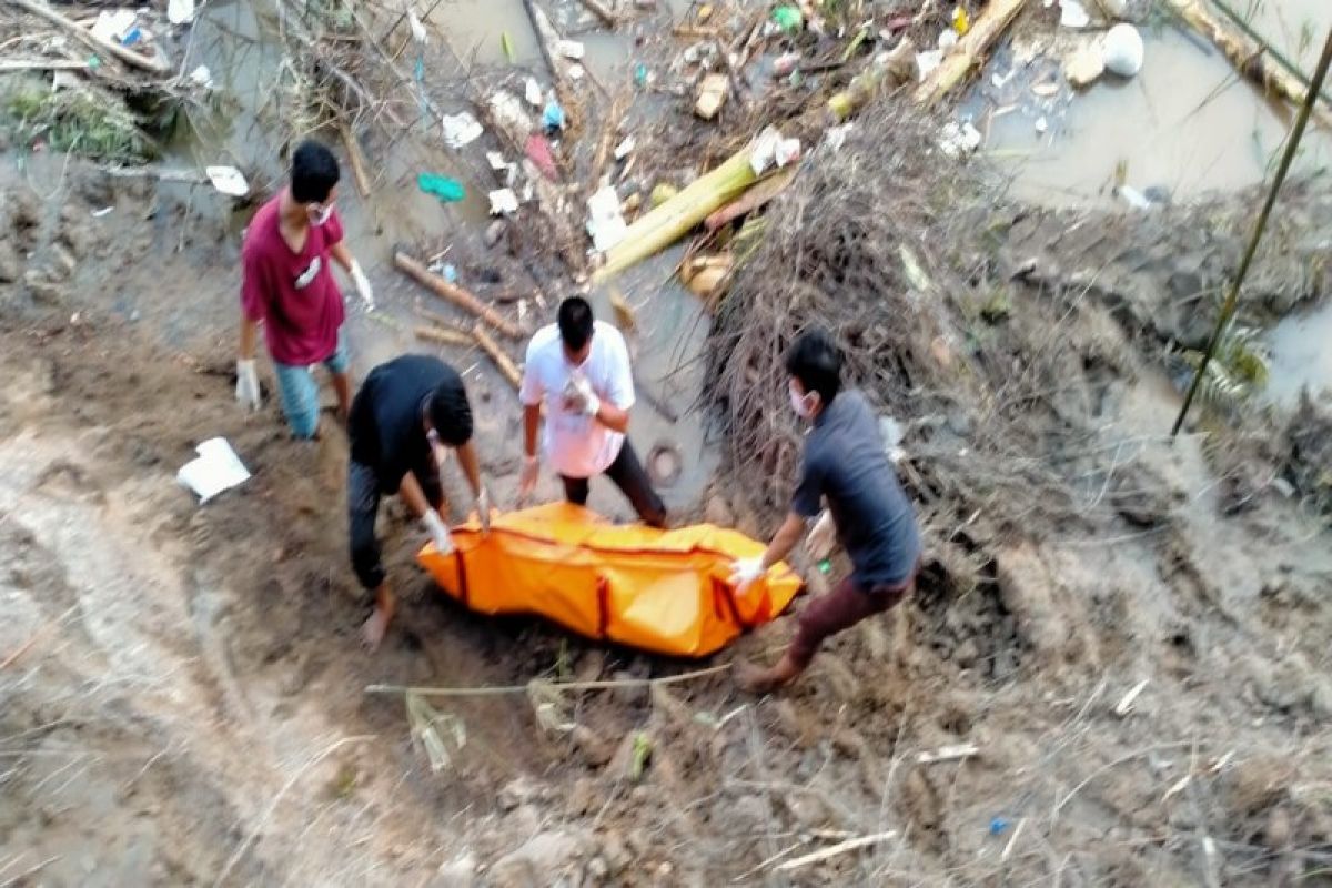 BPBD Langkat evakuasi mayat tanpa identitas dari Sungai Kwala Begumit