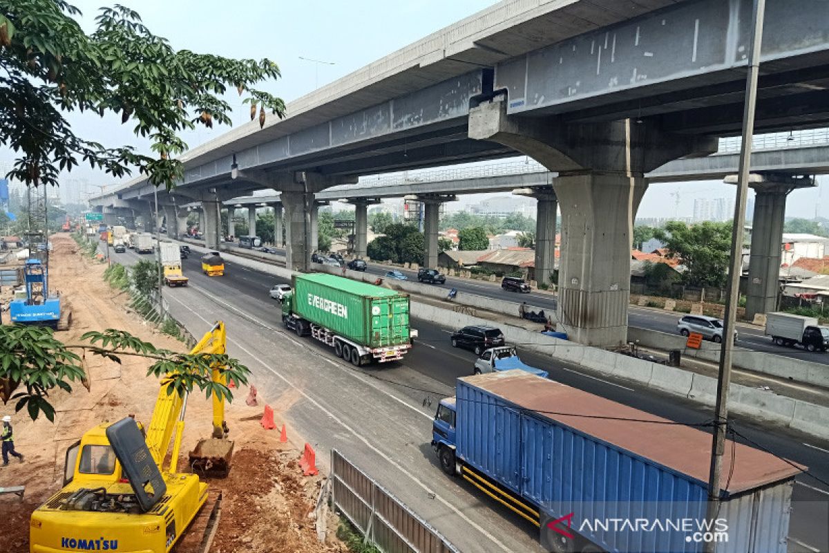 Kendaraan bersumbu tiga dan lebih langgar larangan melintas tol