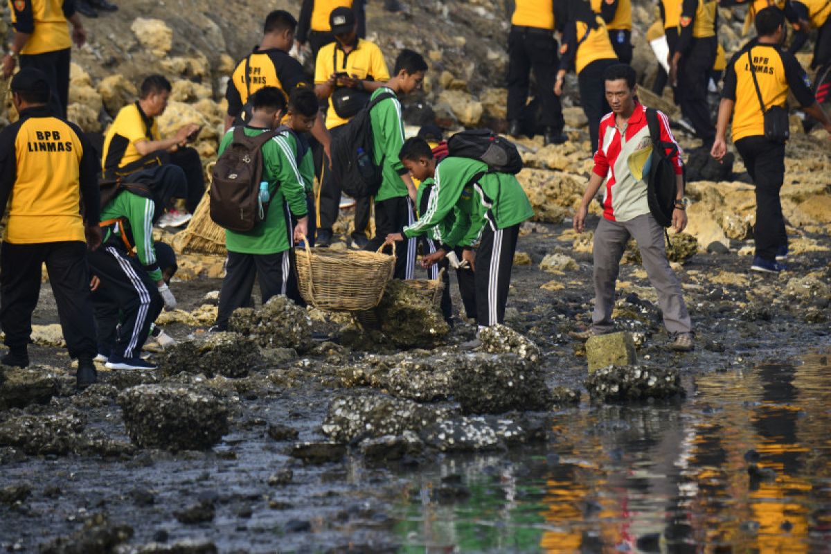 Kerja bakti massal di Pantura Surabaya kumpulkan 9,5 ton sampah