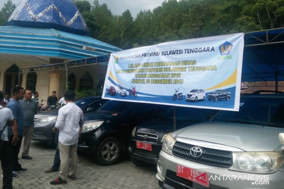 Lelang kendaraan dinas Sultra melampaui target anggaran negara