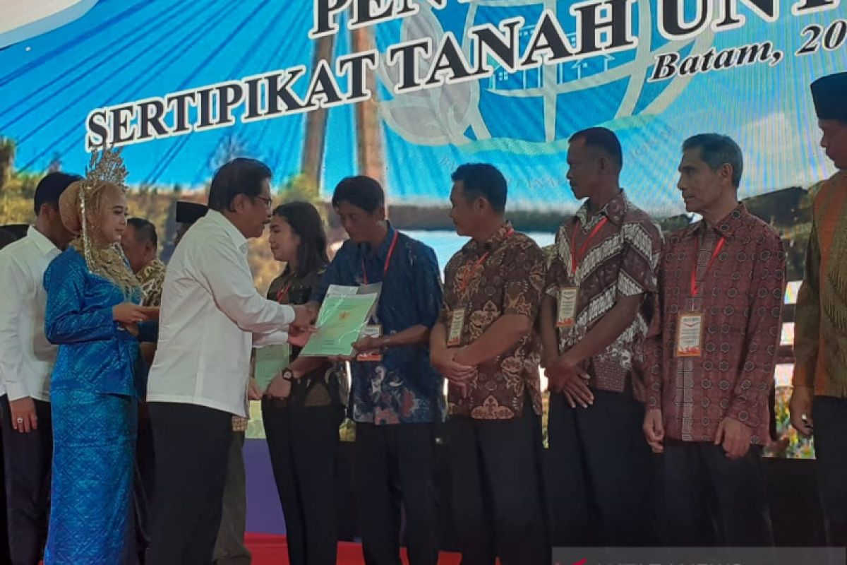 Menteri ATR ingatkan warga tidak sembarangan agunkan sertifikat tanah