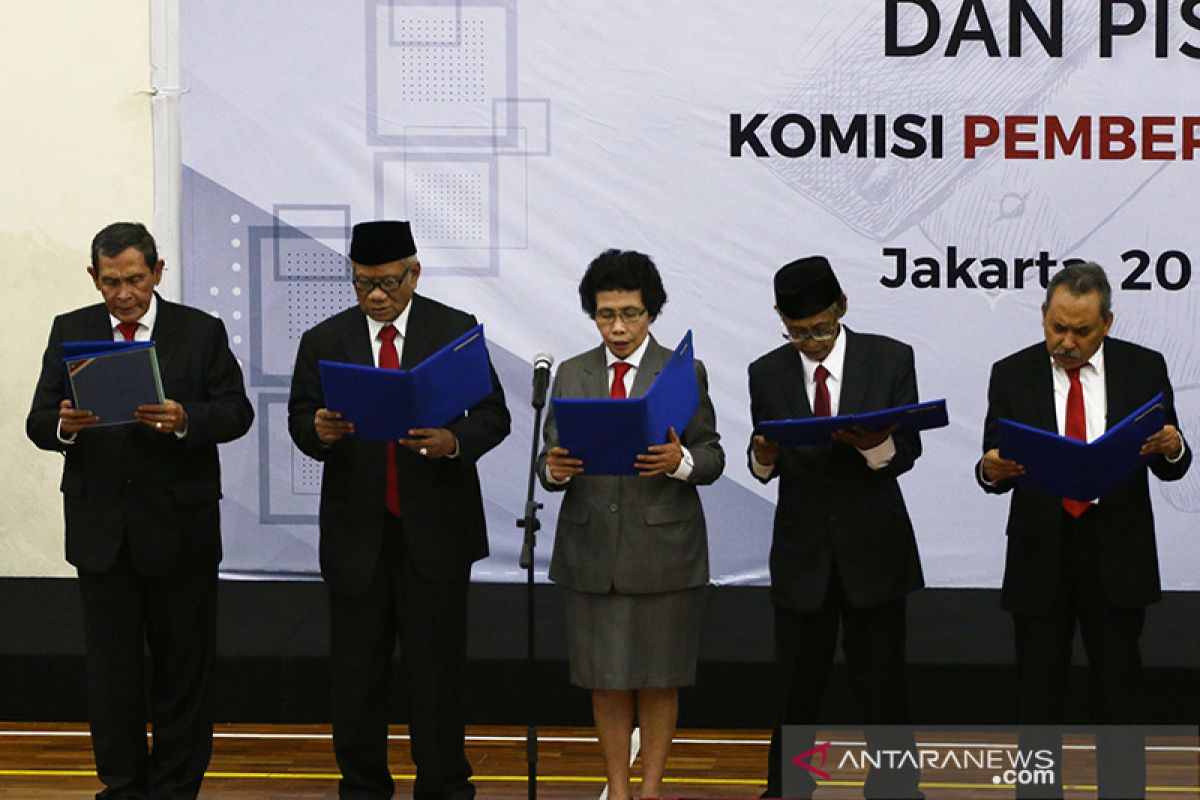 Anggota Dewas dan pimpinan KPK tanda tangani pakta integritas