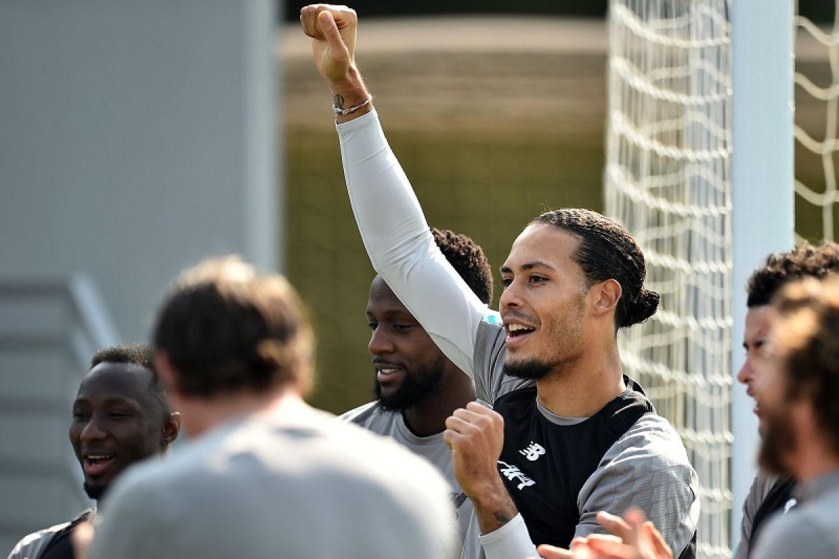 Van Dijk, Wijnaldum berlatih, tapi belum pasti tampil  hadapi Flamengo