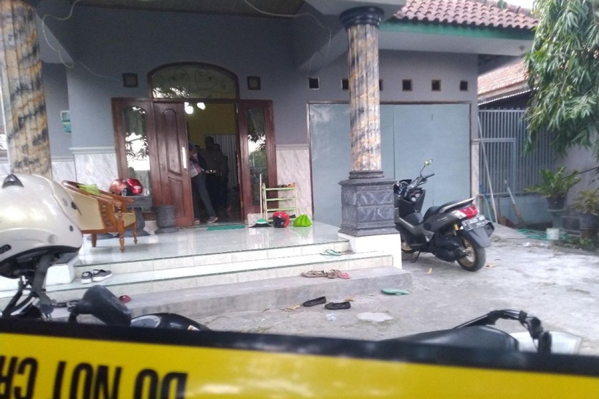 Polisi selidiki perampokan disertai pembunuhan guru SMP di Jombang