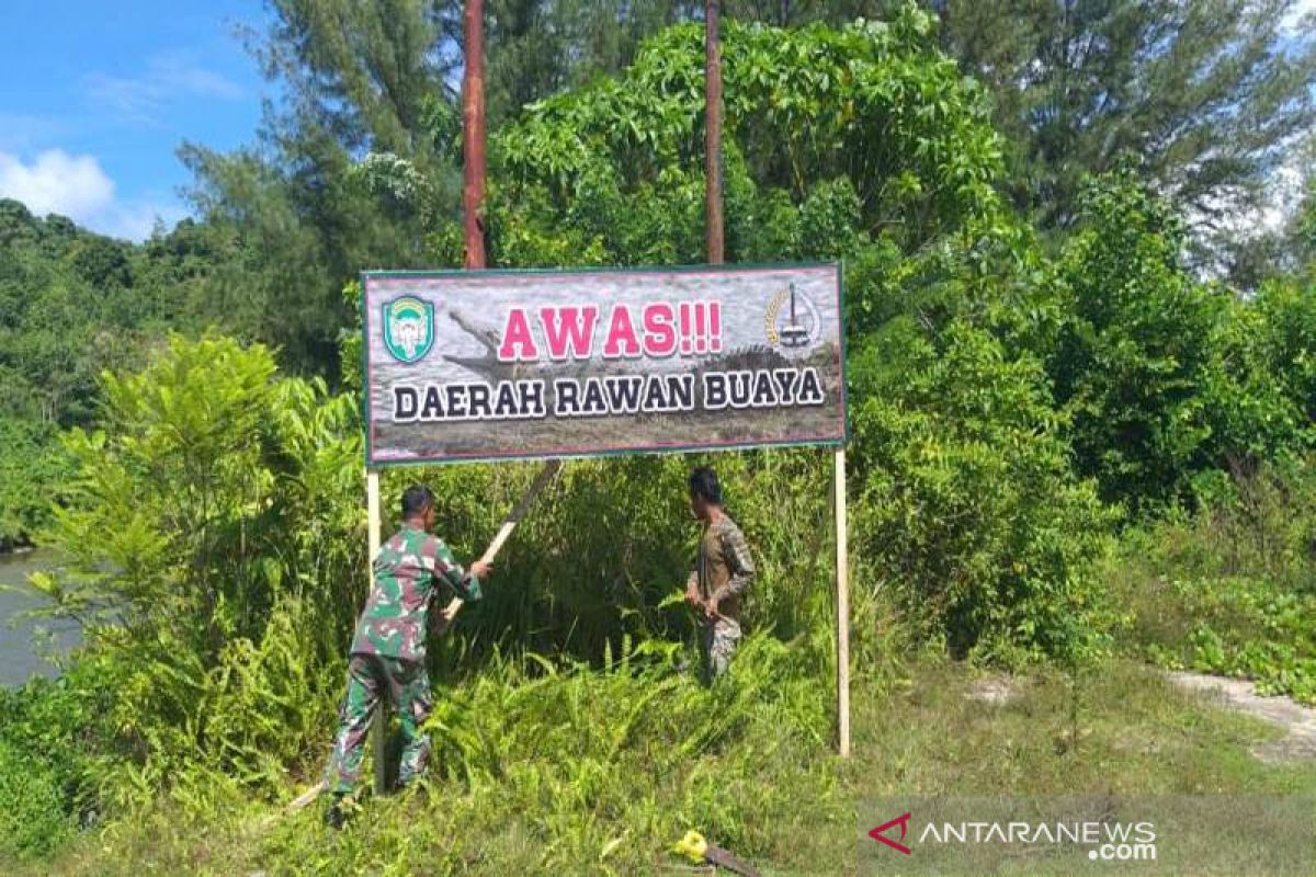 Rawan buaya, Kodim Aceh Jaya pasang spanduk peringatan