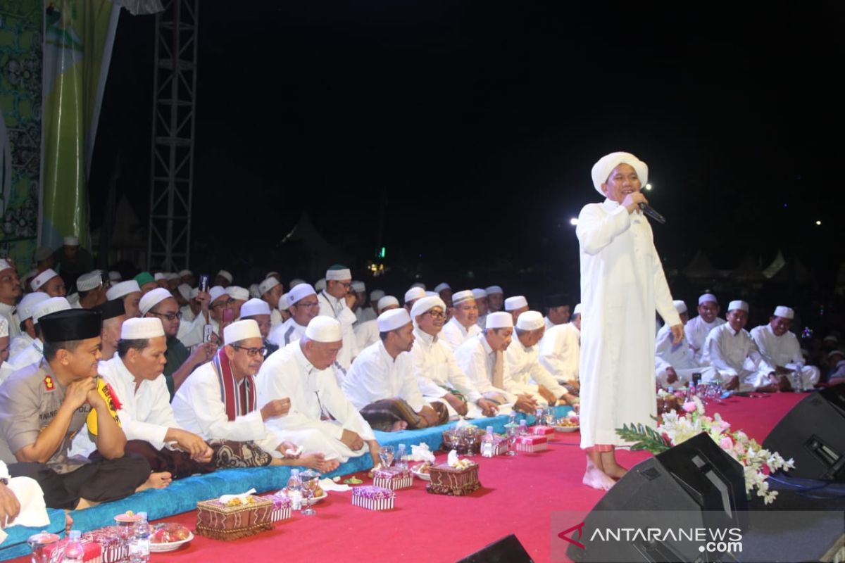 Ribuan warga HST hadiri tausiyah Guru Udin