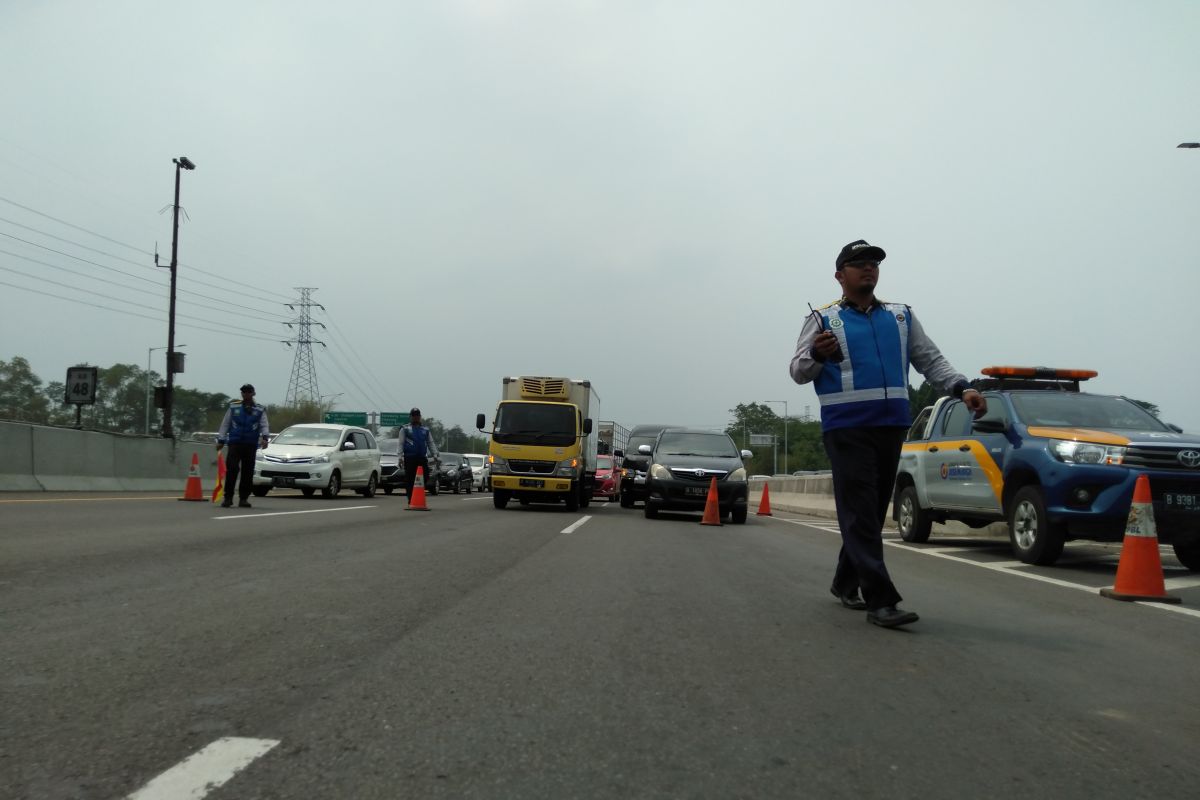 Jalan Tol Jakarta-Cikampek berlakukan buka-tutup