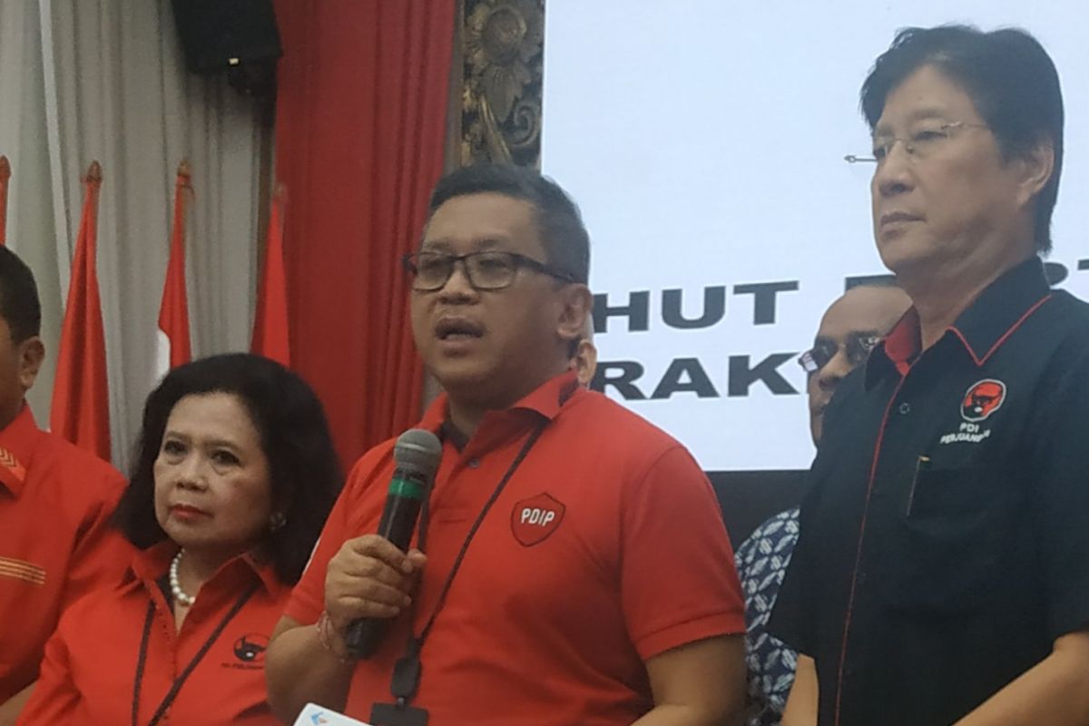 Merapatnya Hengky Kurniawan, Hasto: Kami tak punya tradisi bajak kader