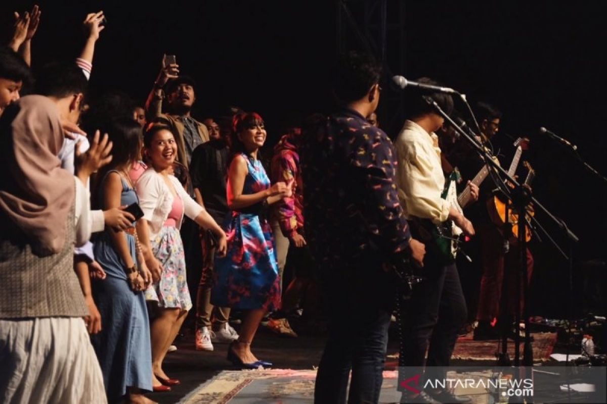 Band asal Bandung Mocca rayakan 20 tahun dengan konser penuh kebersamaan
