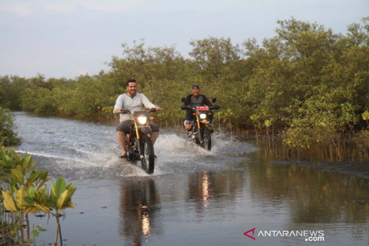 Cara unik Wali Kota Probolinggo promosikan wisata Pantai Permata Pilang dengan berkemah