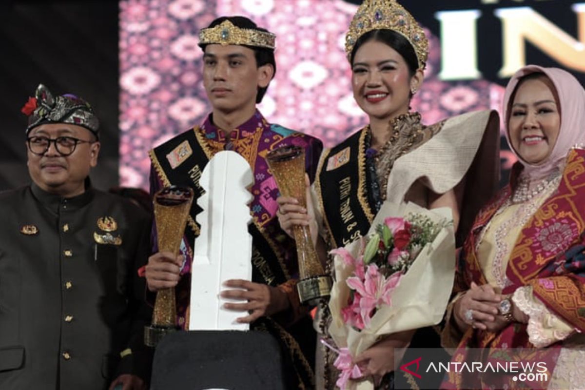 Milenial Bali dan Jatim jadi Putra Putri Tenun Songket