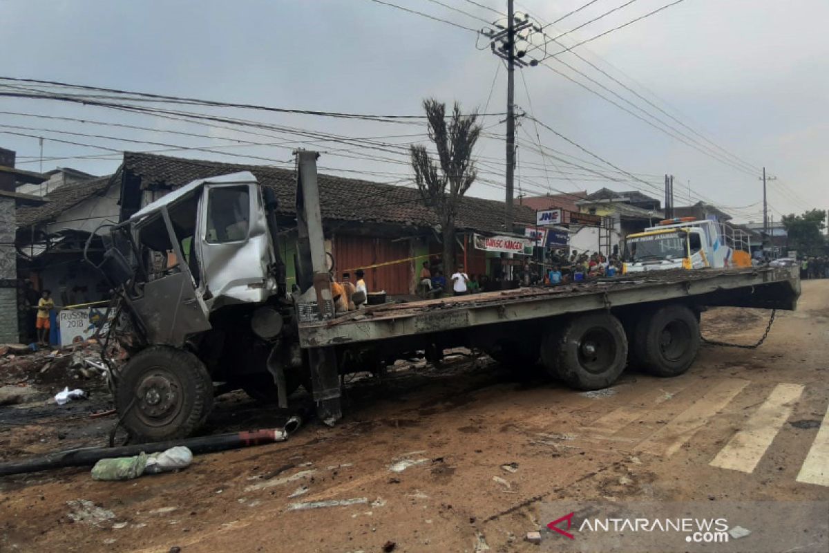 Sebabkan kecelakaan beruntun sopir trailer di Pasuruan  diamankan polisi
