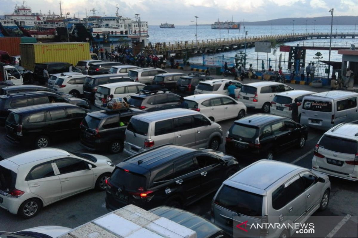 Penyeberangan lancar, 15.844 kendaraan tinggalkan Jawa menuju Bali