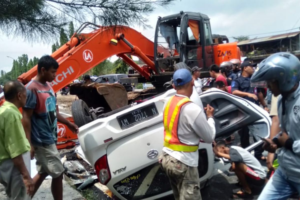Kecelakaan beruntun di Pasuruan, polisi amankan sopir trailer