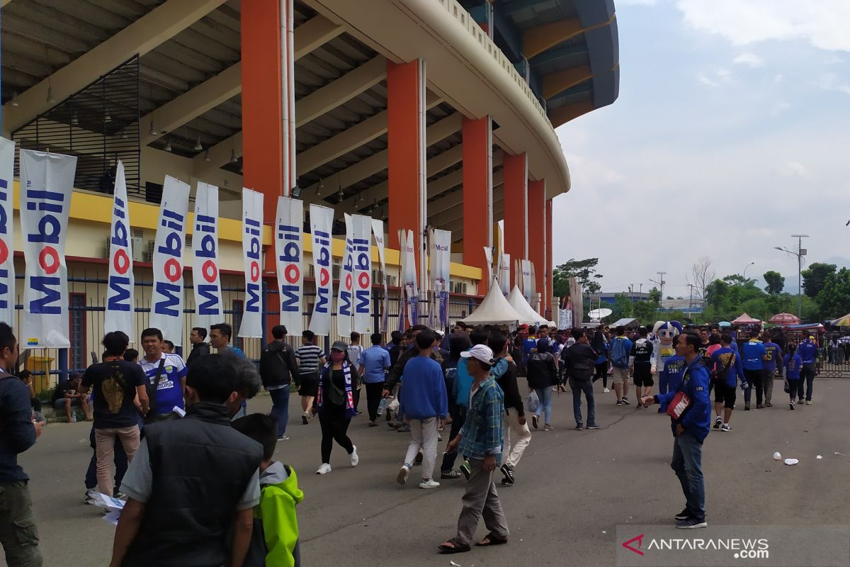 Bobotoh penuhi stadion sambut laga terakhir Hariono
