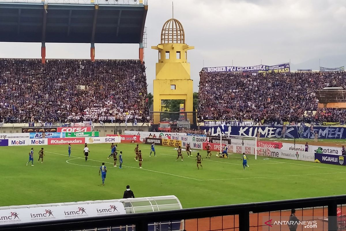 Persib unggul 2-1 atas PSM Makassar pada babak pertama
