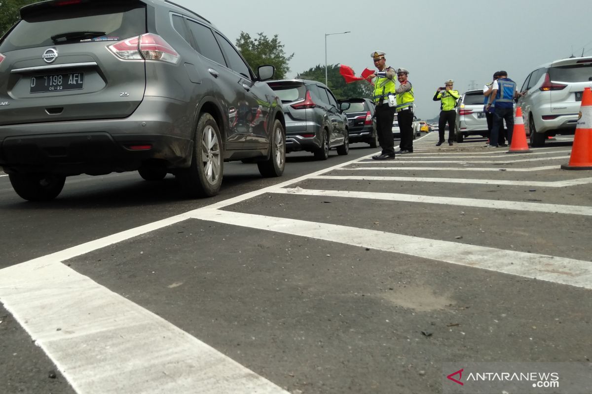 Tol Jakarta-Cikampek padat di beberapa titik hari ini