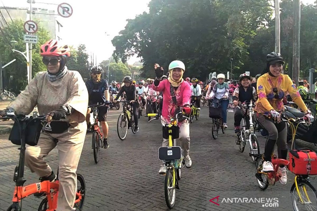 Perempuan se-Jabodetabek gowes bersama peringati Hari Ibu