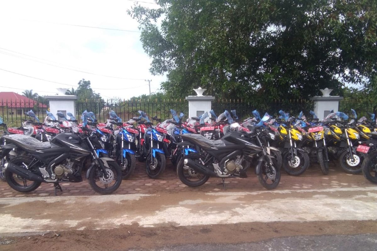 Bupati Mukomuko serahkan motor dinas kades