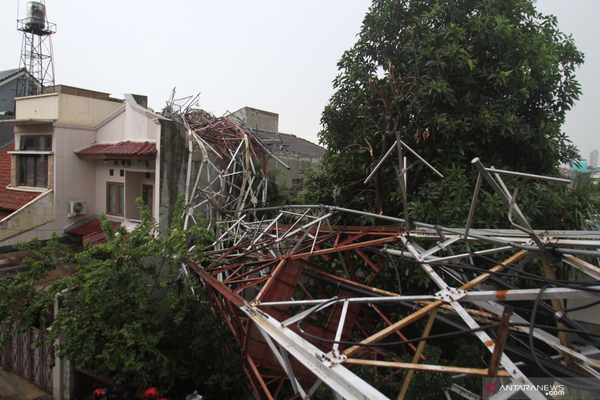 Pemancar Radio Kabupaten Kupang tumbang akibat angin kencang