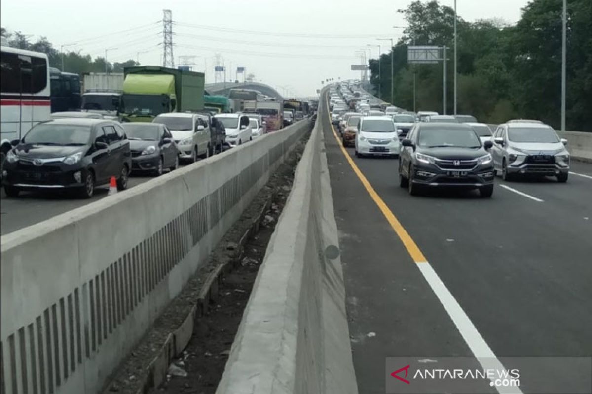 Jasa Marga berlakukan "contraflow" di Tol Jakarta-Cikampek