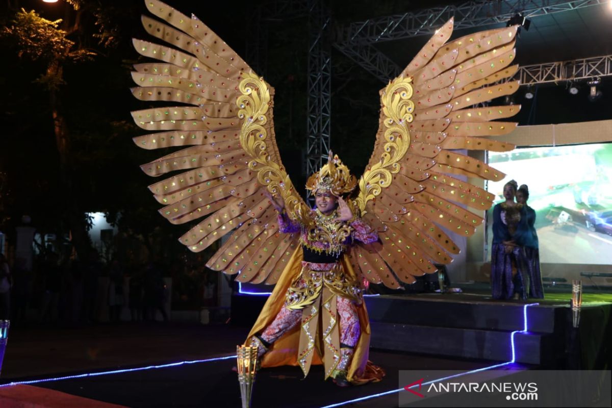 Lebak Night Fashion Carnival Kenalkan Budaya Kostum