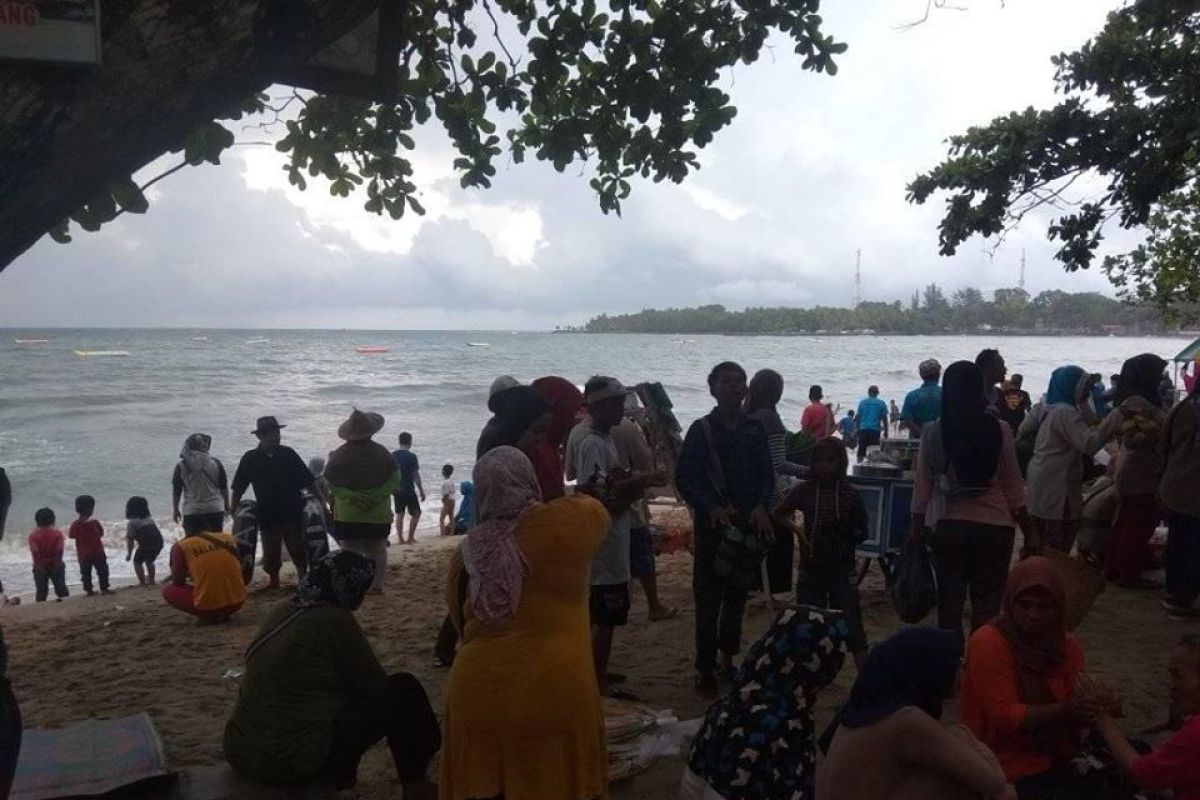 Pantai Carita Pandeglang mulai ramai pascabencana tsunami 2018