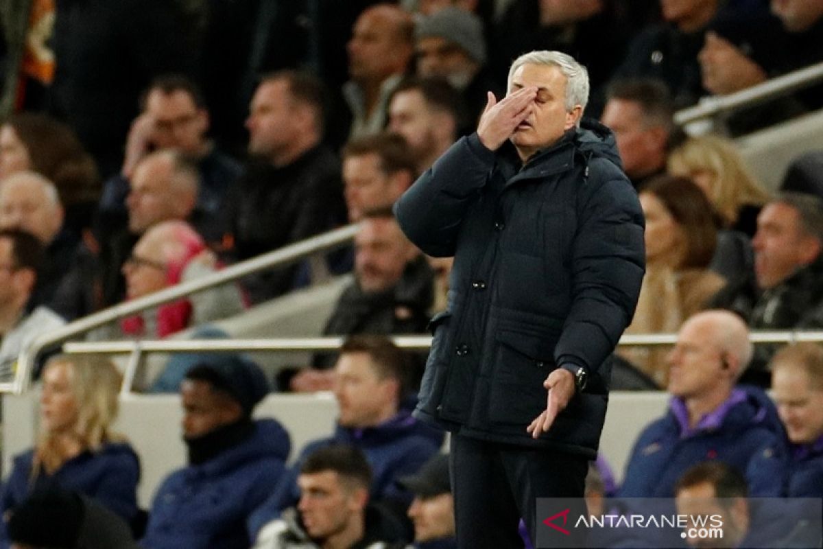 Jose Mourinho frustasi dengan pertahanan buruk Tottenham