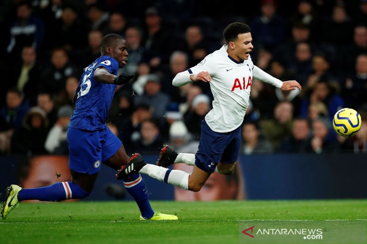 Tottenham dan MU tertahan usai telan kekalahan dalam klasemen Liga Inggris