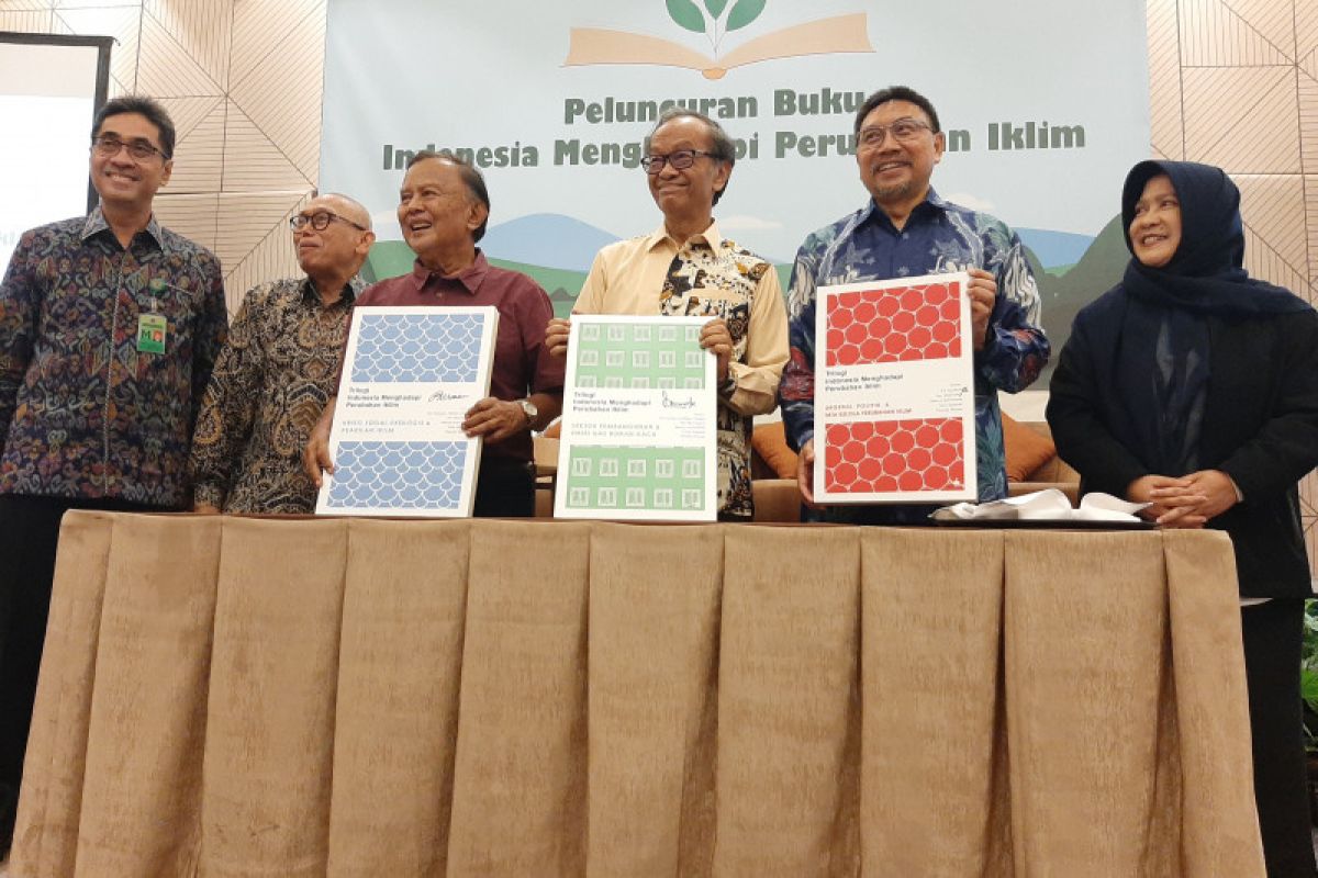 KLHK luncurkan buku trilogi "Indonesia Menghadapi Perubahan Iklim"