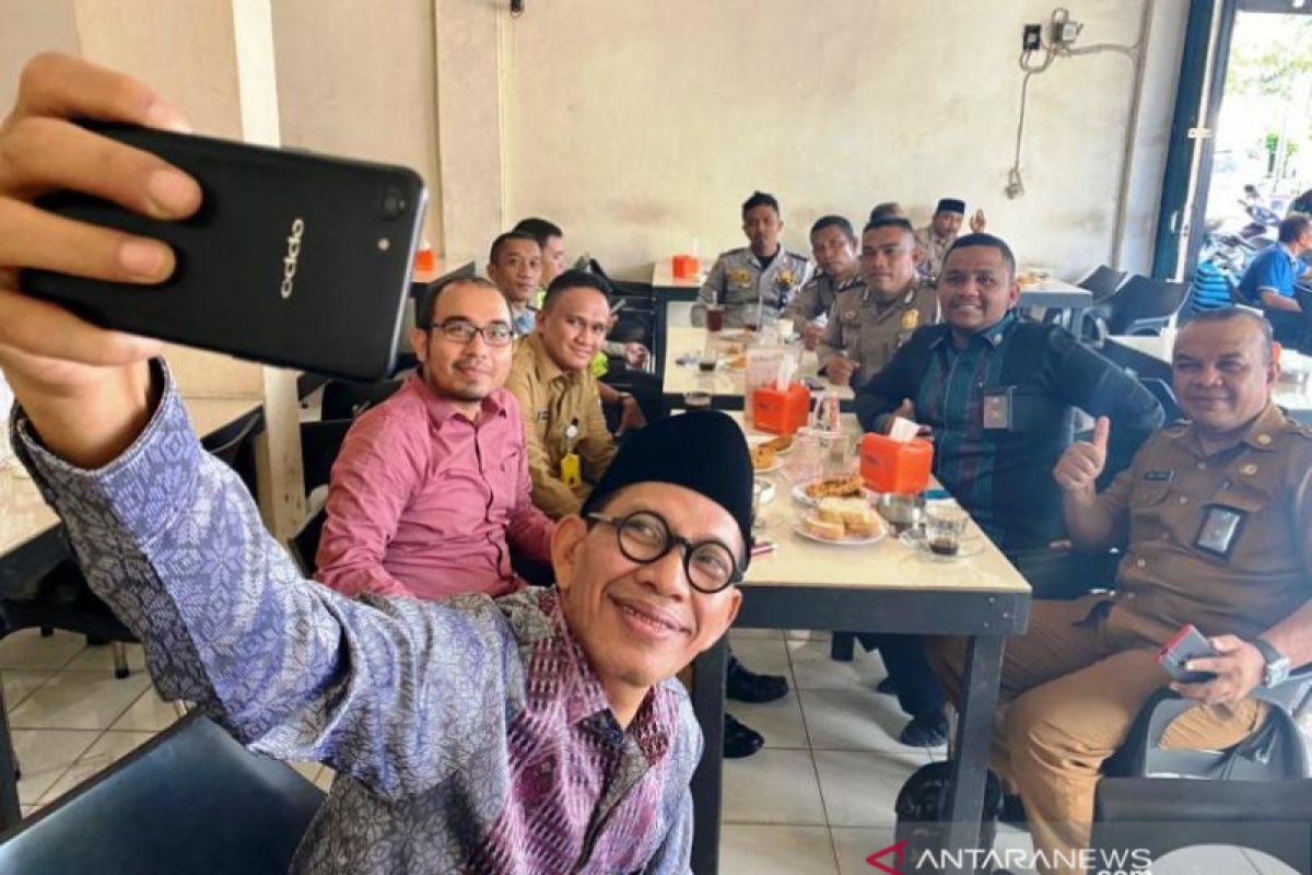 Stafsus Wapres KH Robikin puji kenikmatan kopi khas Meulaboh