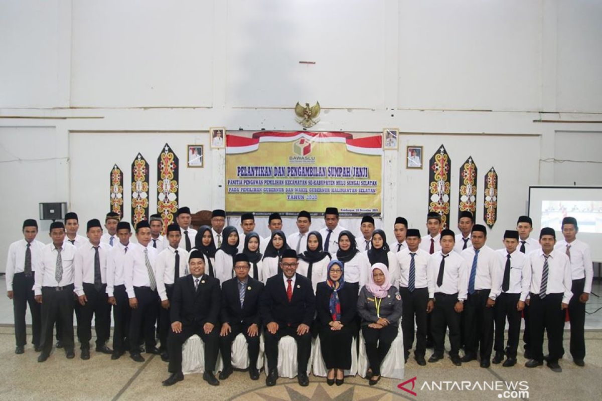 33 anggota Panwascam se Kabupaten HSS dilantik