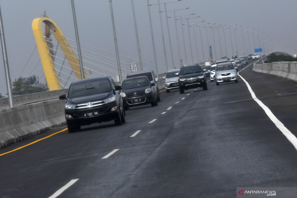 Menjajal jalan "bergelombang" Tol Layang Japek II