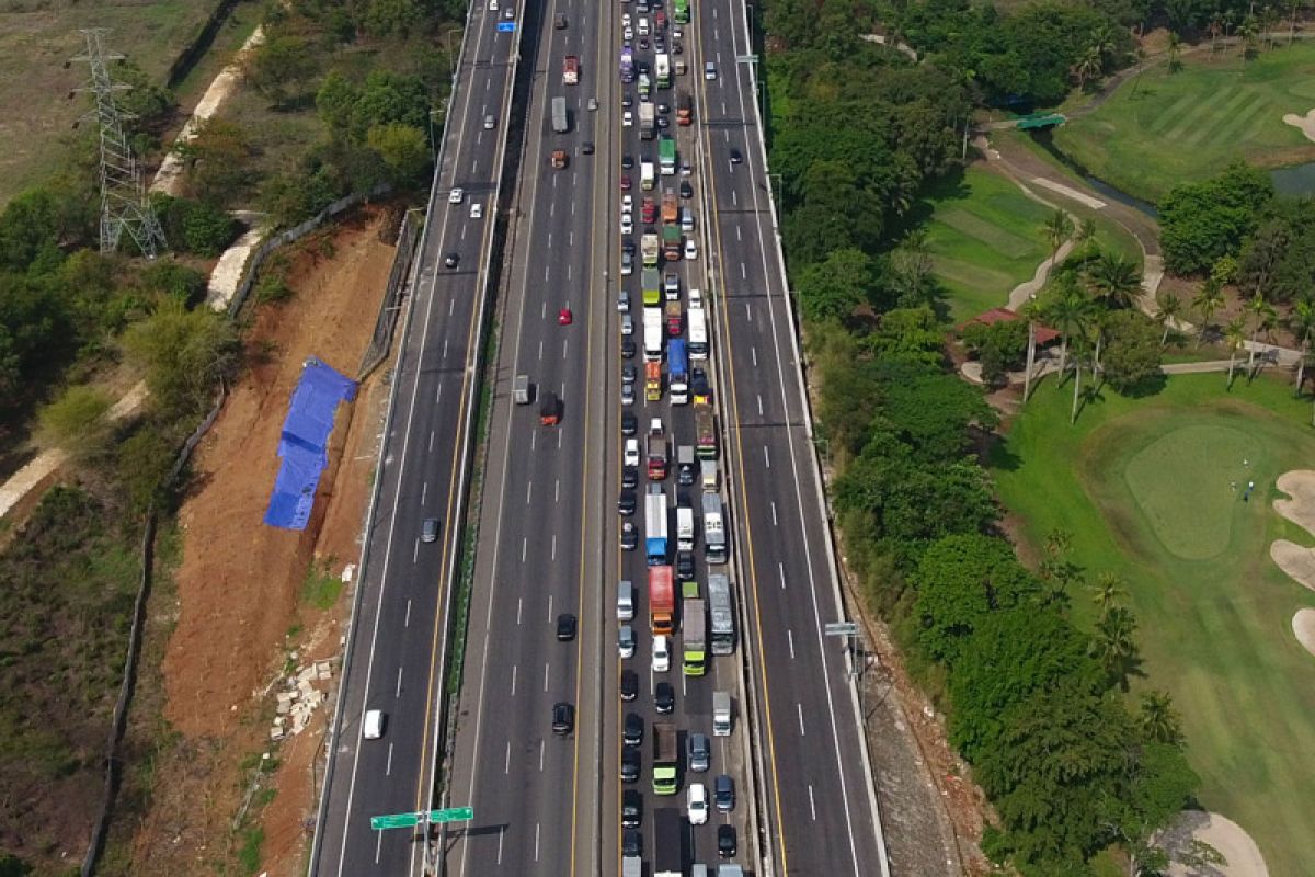 49.000 kendaraan tinggalkan Jakarta melalui GT Cikampek Utama