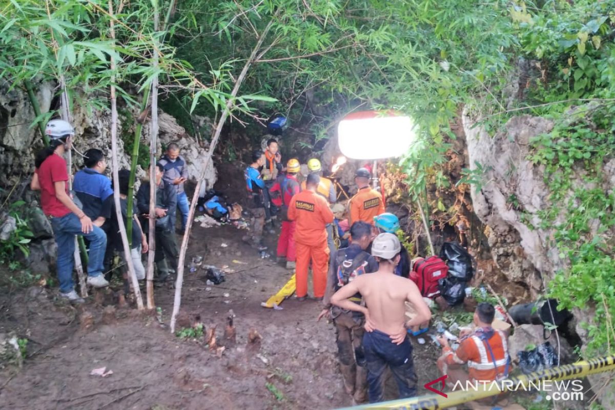 Tragis, tiga mahasiswa Unsika meninggal terjebak dalam goa