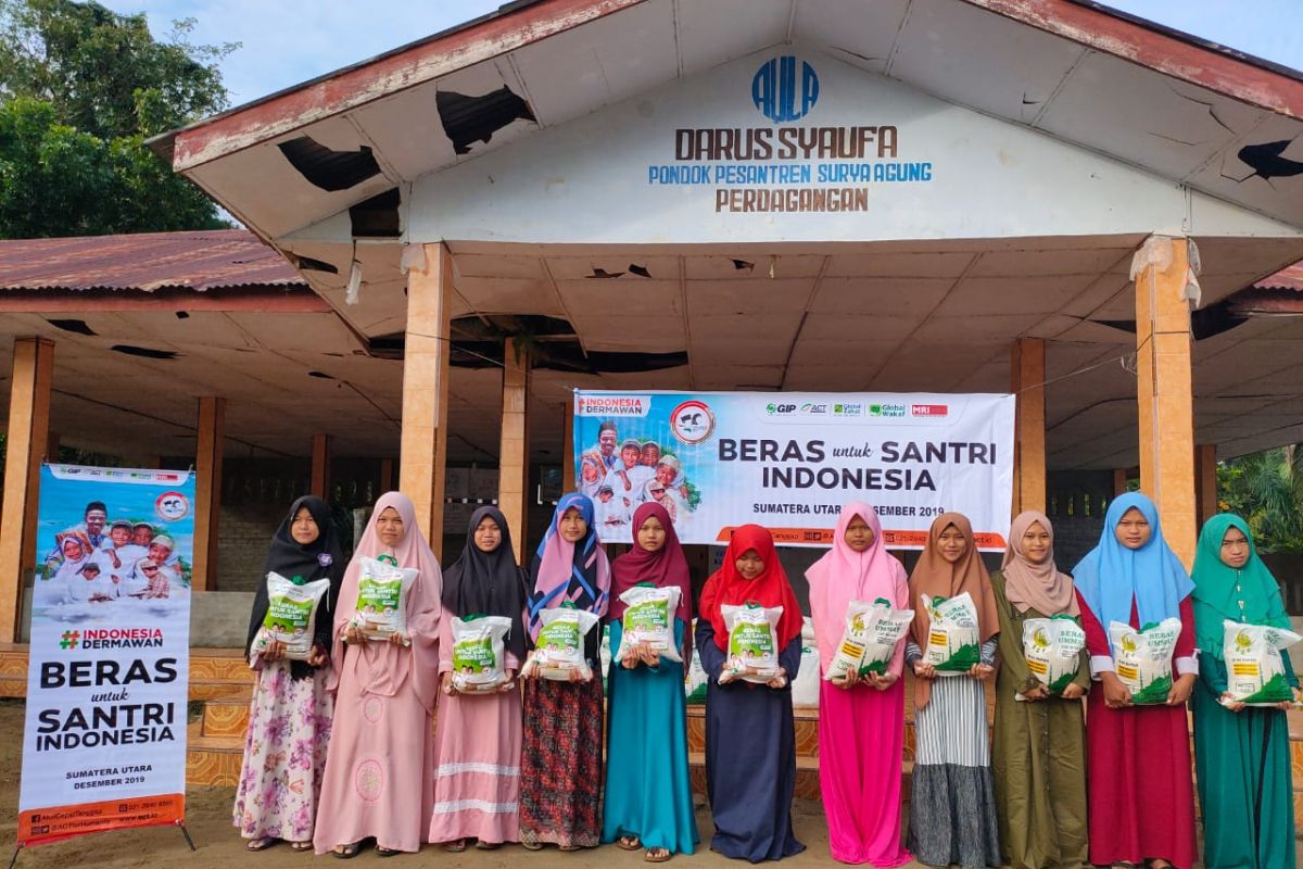 ACT distribusikan beras untuk santri di tiga Pesantren di Sumut