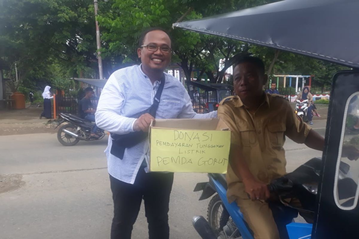 Warga kumpul donasi bayar tagihan listrik kantor bupati