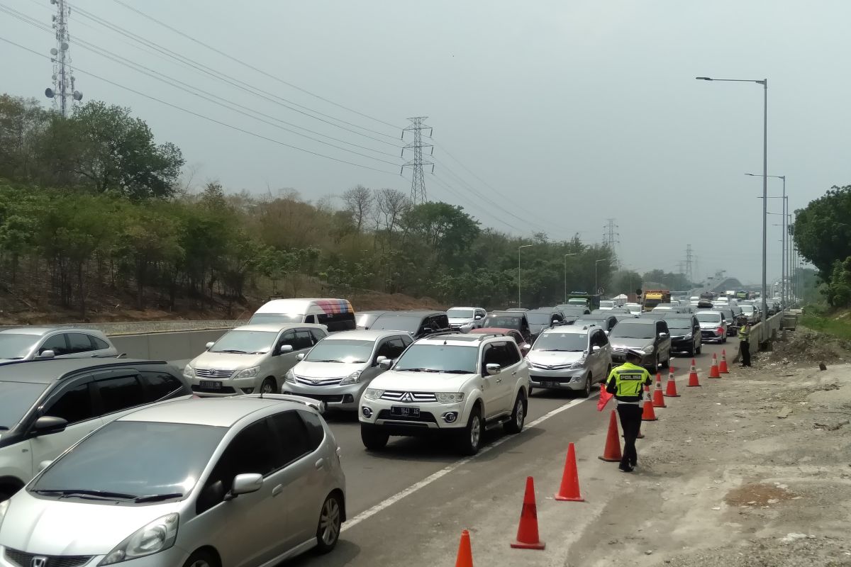 Jasa Marga catat arus lalu lintas Tol Japek tertinggi pada pagi dan sore