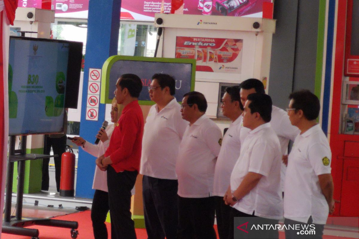 Jokowi officially launches B30 program at gas station in Jakarta