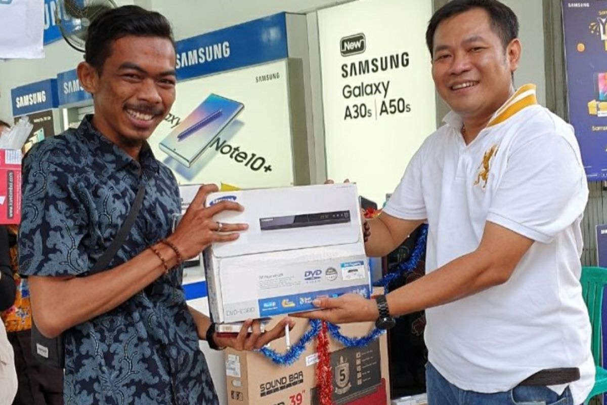 Cahaya Fajar Telesindo berikan hadiah kepada konsumen