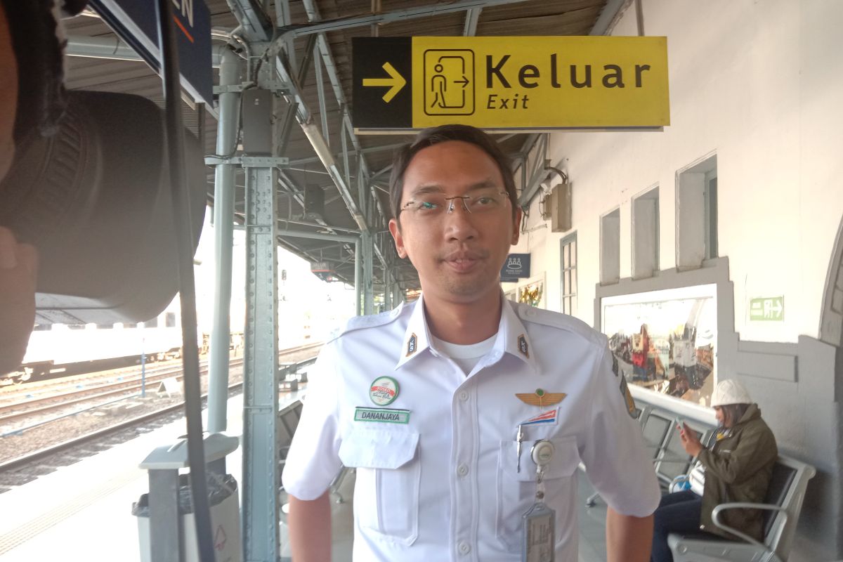 Kereta api tujuan Stasiun Pasar Turi Surabaya jadi favorit liburan