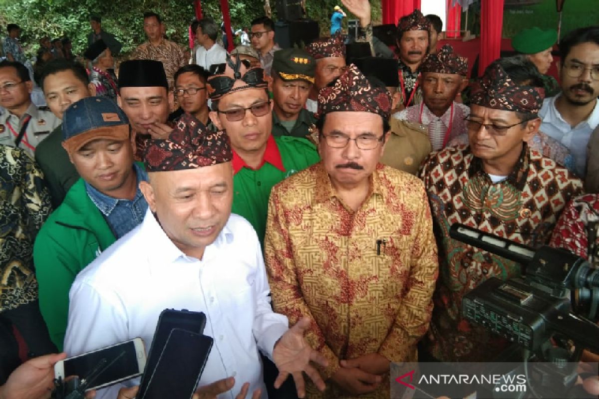 Menkop UKM siap bantu petani Garut pemilik sertifikat tanah