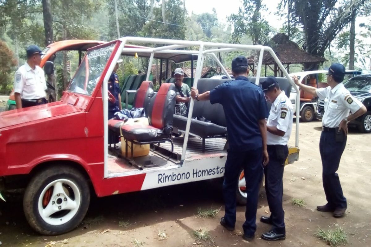 Jamin keselamatan wisatawan, Dishub Kulon Progo cek kendaraan wisata Kebun Teh Nglinggo