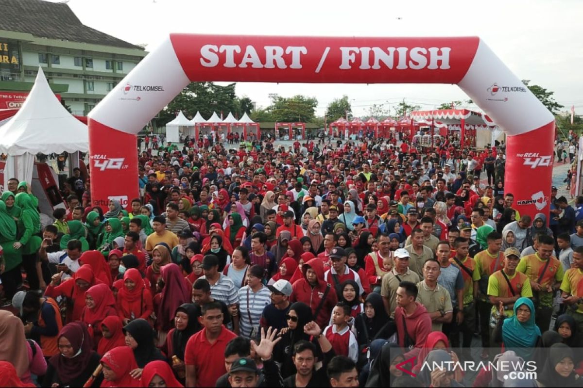 Peringati Hari Juang, ribuan warga ikuti jalan sehat Telkomsel