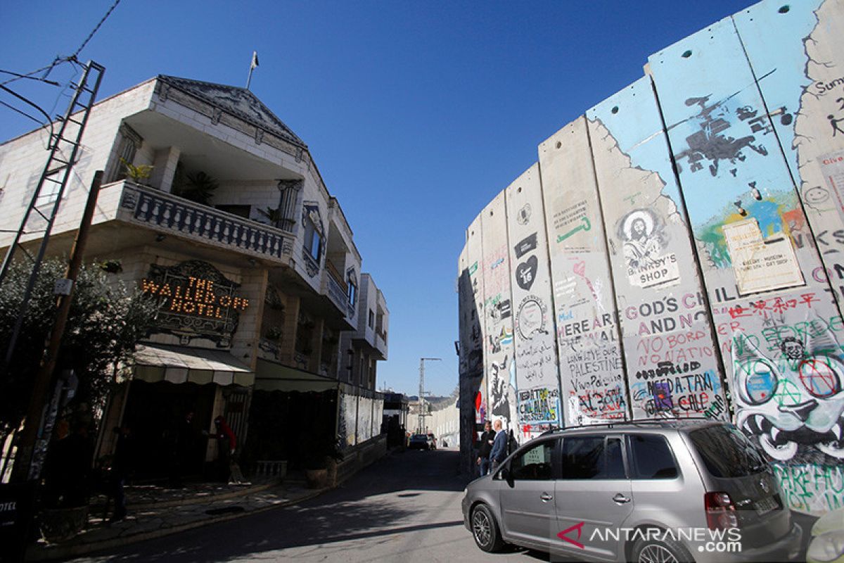 15 turis AS dikarantina di hotel Tepi Barat