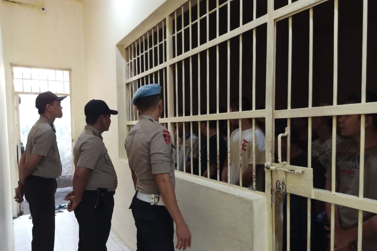 Kasi Propam Polres Bangka lakukan cek kondisi tahanan